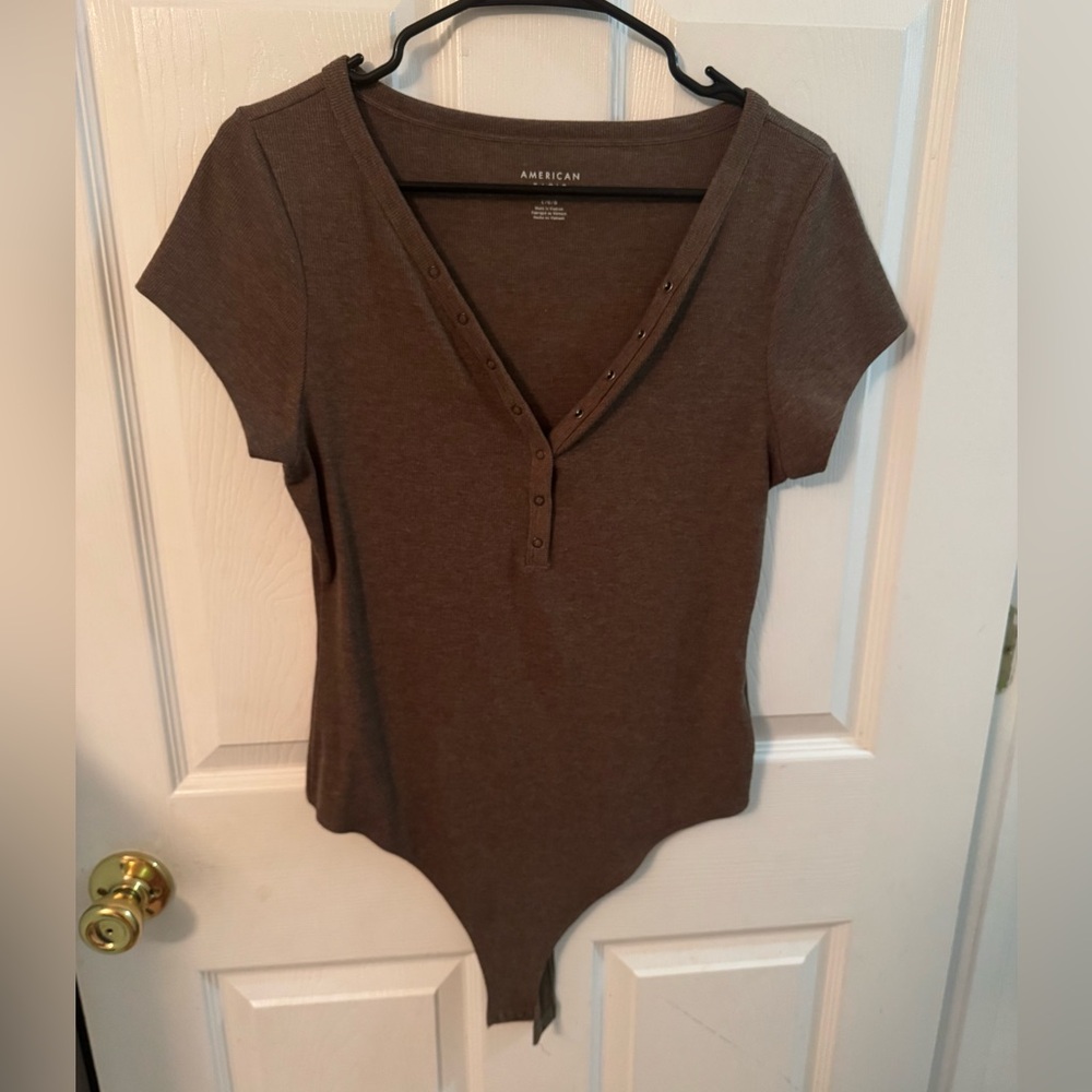 American Eagle Brown Short-Sleeve V-Neck Bodysuit Size Large
